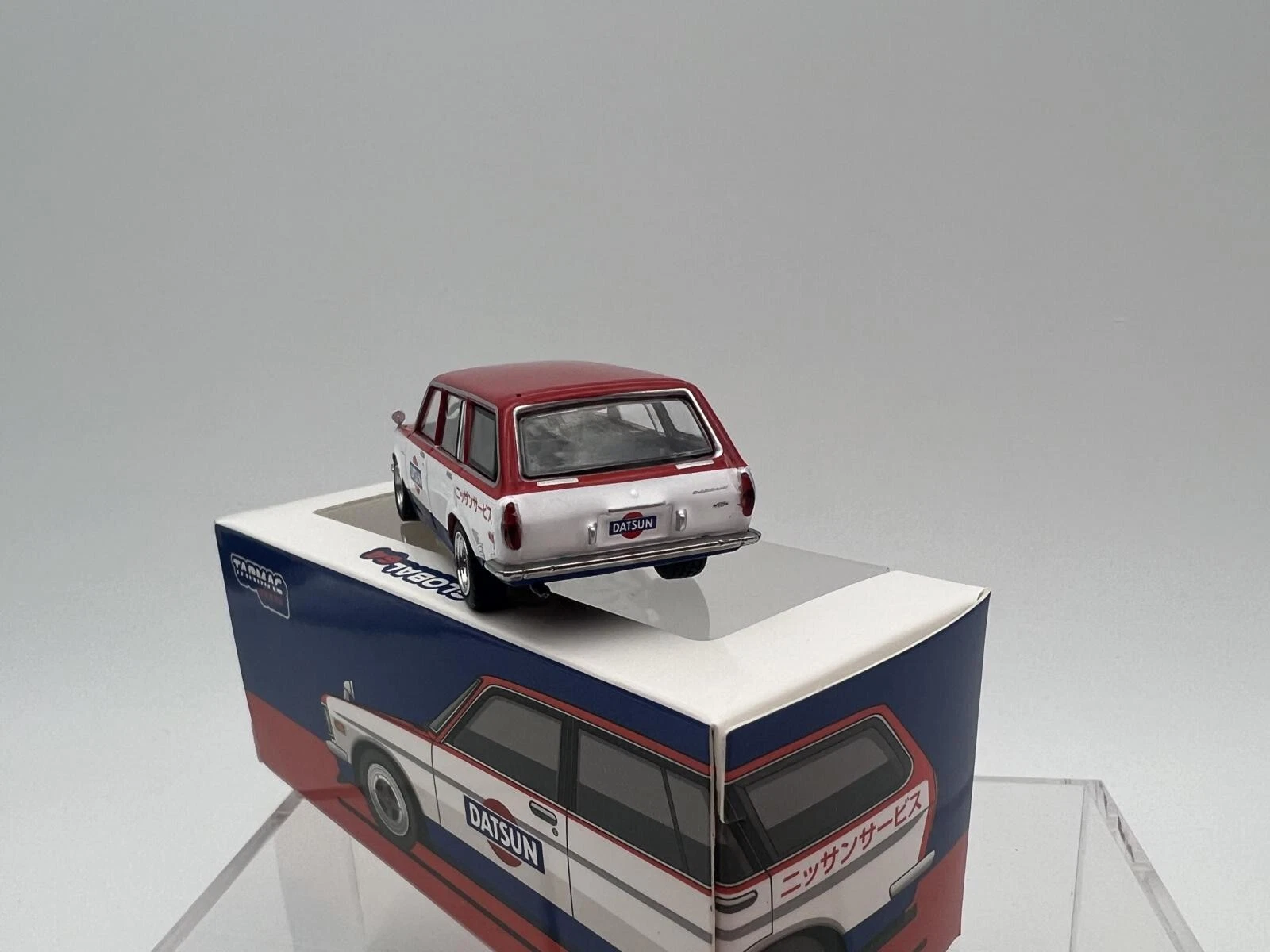 TARMAC WORKS 1:64 DATSUN BLUEBIRD 510 WAGON SERVICE CAR - Image 4
