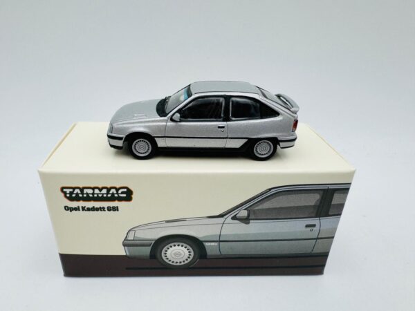 TARMAC WORKS 1:64 OPEL KADETT GSI SILVER