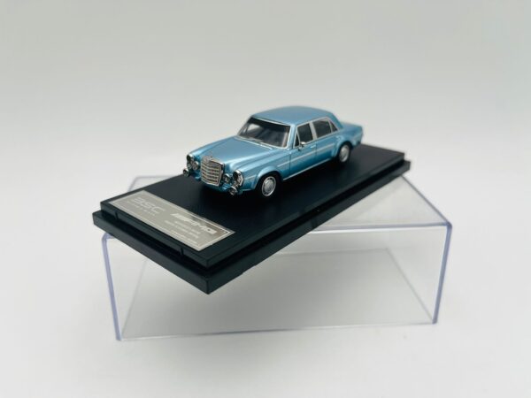 BSC 1:64 MERCEDES BENZ 300SEL AMG AZUL - Imagen 2