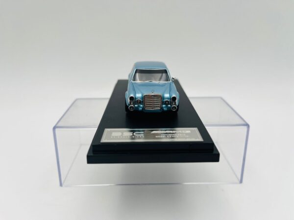 BSC 1:64 MERCEDES BENZ 300SEL AMG AZUL - Imagen 4