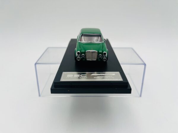 BSC 1:64 MERCEDES BENZ 300SEL AMG VERDE - Imagen 3