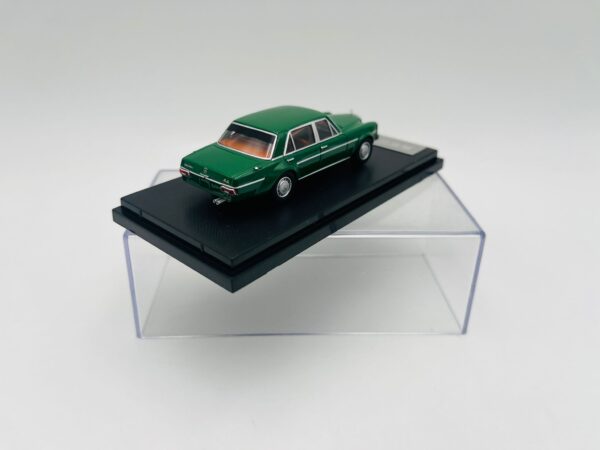 BSC 1:64 MERCEDES BENZ 300SEL AMG VERDE - Imagen 5