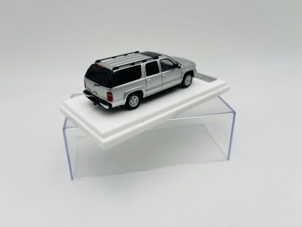 MK 1:64 CHEVROLET SUBURBAN PLATA - Imagen 3