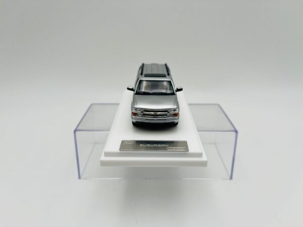 MK 1:64 CHEVROLET SUBURBAN PLATA - Imagen 2