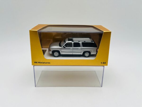 MK 1:64 CHEVROLET SUBURBAN PLATA - Imagen 5