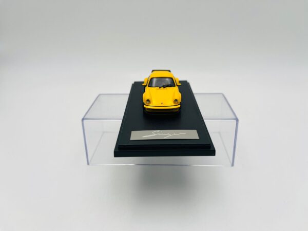 RHINO MODEL 1:64 POIRSCHE SINGER TURBO STUDY 930 AMARILLO - Imagen 4