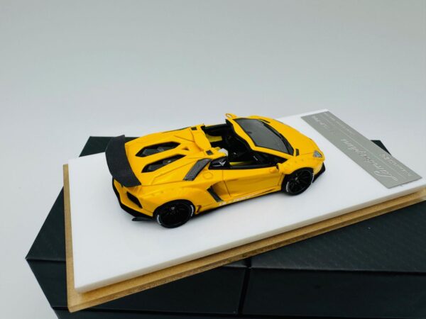 FINE WORKS64 1:64 LAMBORGHINI LP700 YELLOW - Image 4