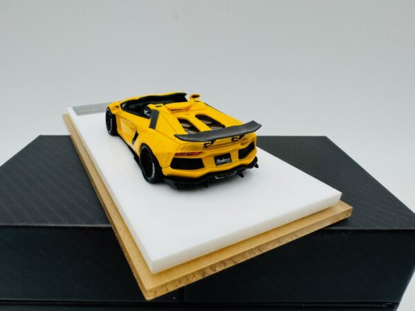 FINE WORKS64 1:64 LAMBORGHINI LP700 YELLOW - Image 3