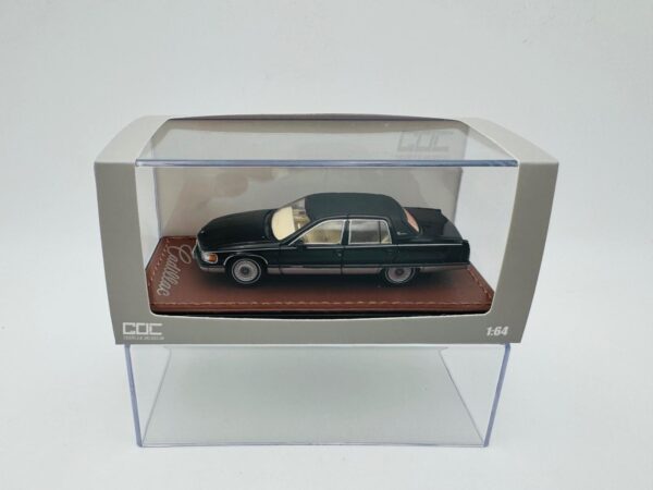 GOC 1:64 CADILLAC FLEETWOOD BLACK