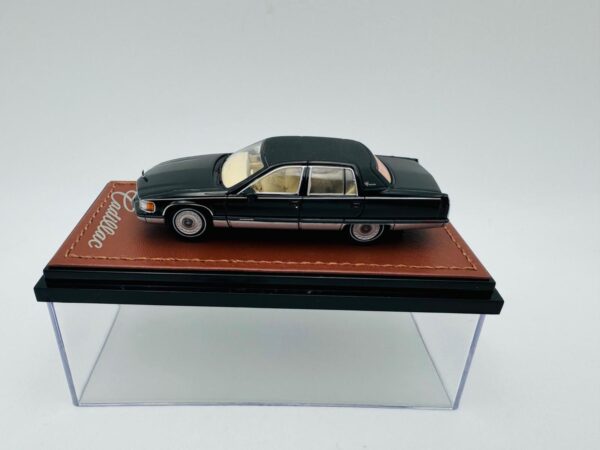 GOC 1:64 CADILLAC FLEETWOOD BLACK - Image 3