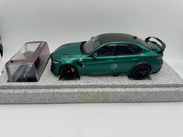 MOTORHELIX 1:18 ALFA ROMEO GIULIA GTAm MONTREAL GREEN