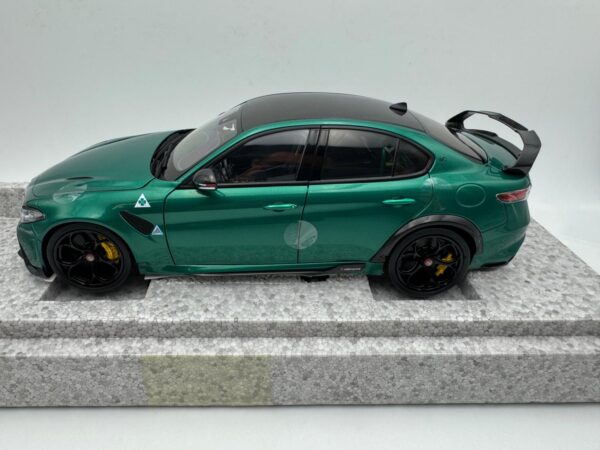 MOTORHELIX 1:18 ALFA ROMEO GIULIA GTAm MONTREAL GREEN - Imagen 2