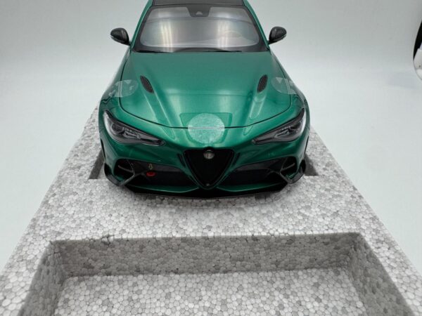 MOTORHELIX 1:18 ALFA ROMEO GIULIA GTAm MONTREAL GREEN - Imagen 5