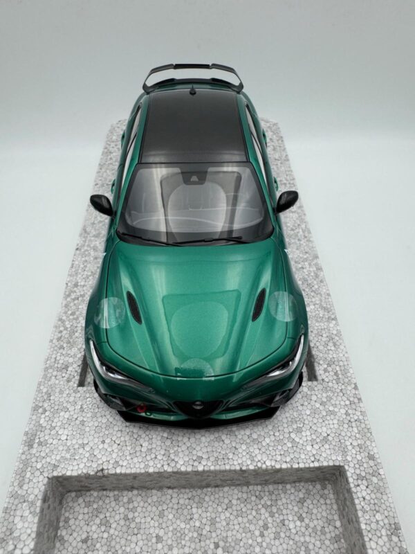 MOTORHELIX 1:18 ALFA ROMEO GIULIA GTAm MONTREAL GREEN - Imagen 6