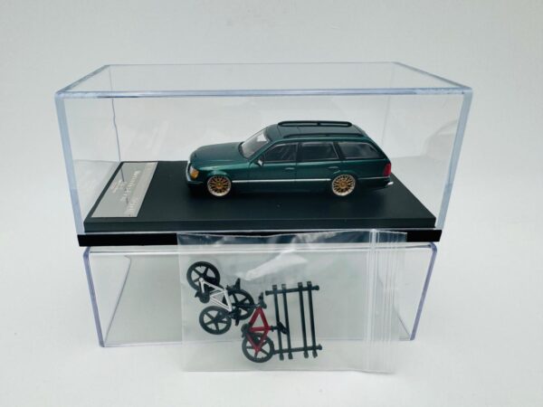 MORTAL 1:64 MERCEDES BENZ S124 CROCK GREEN - Imagen 2