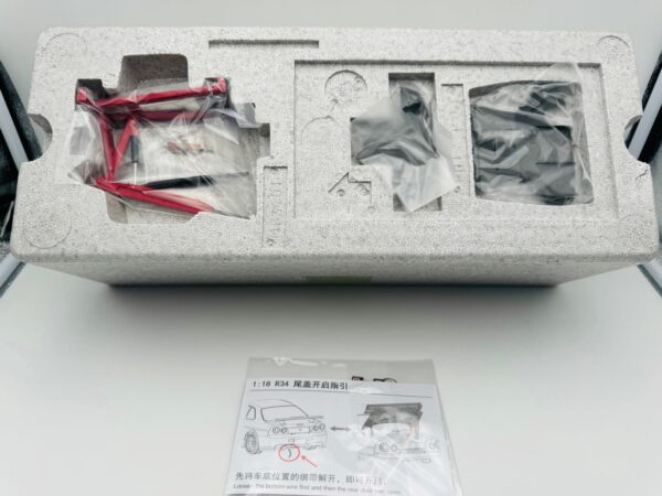 MOTORHELIX 1:18 NISSAN GTR R34 NISMO WHITE PEARL - Imagen 2