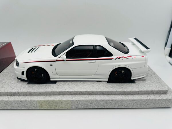 MOTORHELIX 1:18 NISSAN GTR R34 NISMO WHITE PEARL - Imagen 3