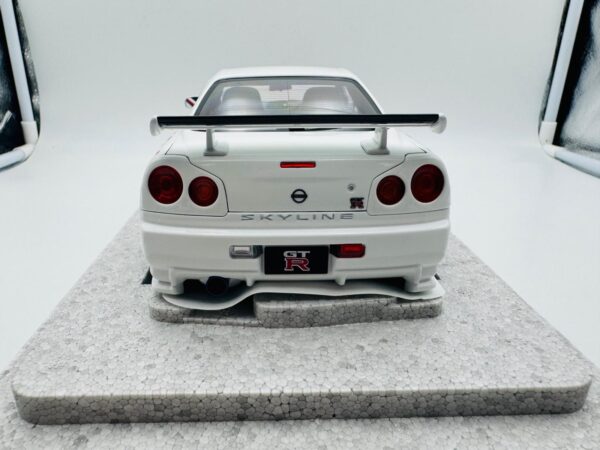 MOTORHELIX 1:18 NISSAN GTR R34 NISMO WHITE PEARL - Imagen 7