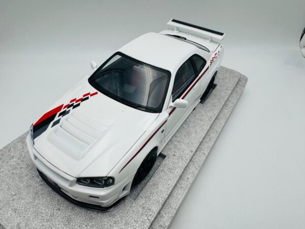 MOTORHELIX 1:18 NISSAN GTR R34 NISMO WHITE PEARL - Imagen 8