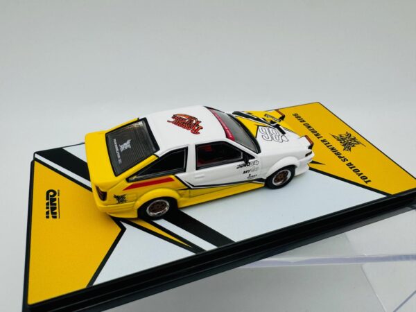 INNO MODELS 1:64 TOYOTA SPRINTER TRUENO AE86 BRUNEI DIECAST KUSTOM SHOW 2024 - Imagen 5