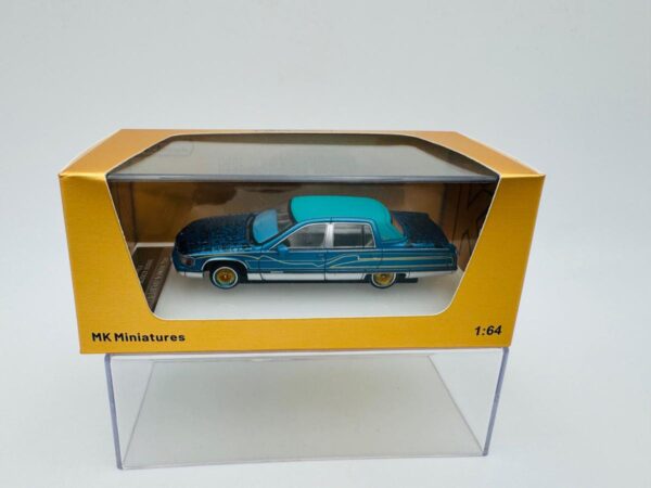 GOC 1:64 CADILLAC FLEETWOOD BLUE