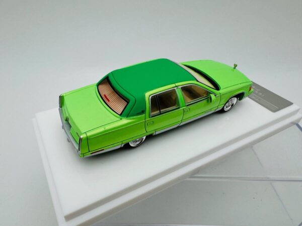 MK 1:64 CADILLAC FLEETWOOD METALLIC GREEN - Imagen 5