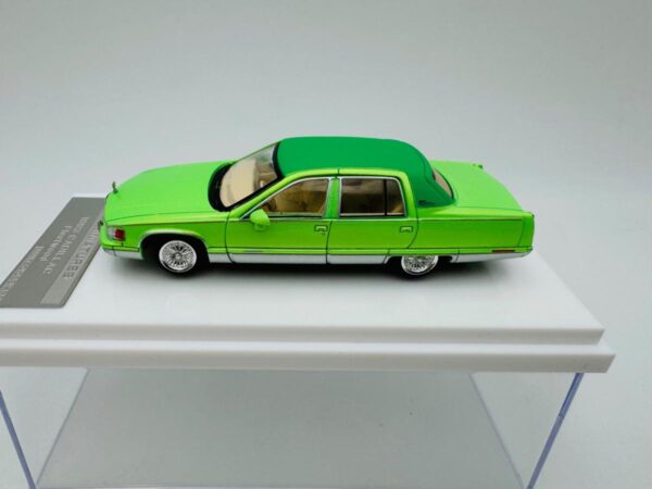 MK 1:64 CADILLAC FLEETWOOD METALLIC GREEN - Imagen 3