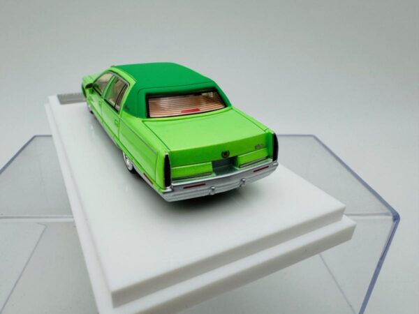 MK 1:64 CADILLAC FLEETWOOD METALLIC GREEN - Image 4