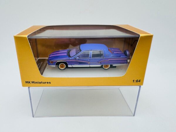 GOC 1:64 CADILLAC FLEETWOOD PURPLE