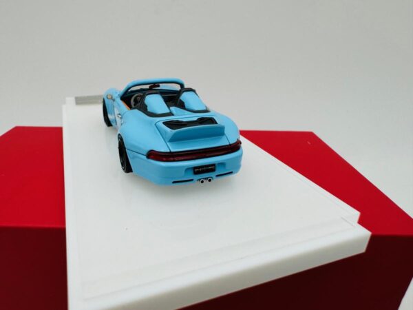 MK 1:64 PORSCHE GUNTHER WERKS 993 CONVERTIBLE SKY BLUE – Image 4