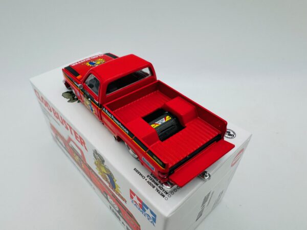 MINI GT 1:64 CHEVROLET SILVERADO TAMIYA X KAIDO CLOD BUSTER  130 - Imagen 5