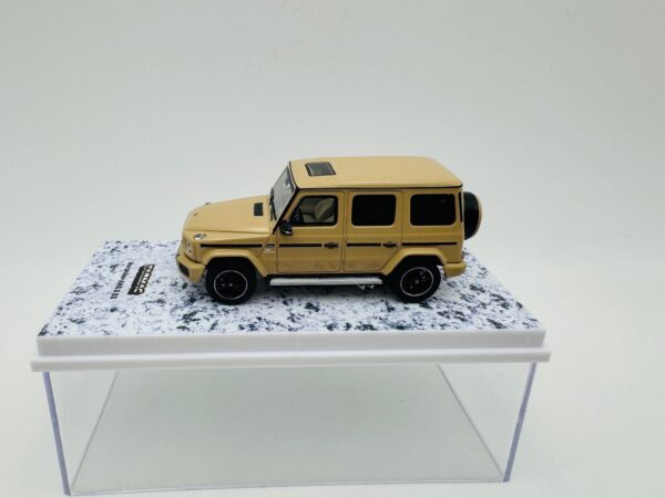 TARMAC WORKS 1:64 MERCEDES AMG G63 BROWN – Bild 2