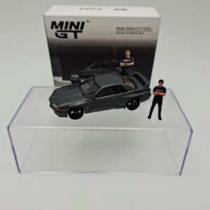 MINI GT 1:64 NISSAN SKYLINE GT R R32 GUNMETAL W/MATSUDA FIGURE