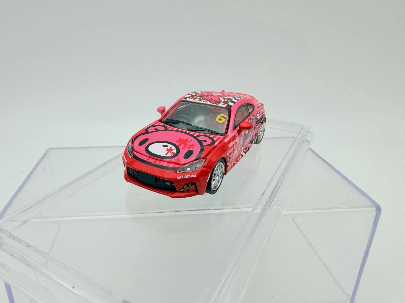 BM 1:64 TOYOTA GR86 X GLOOMY BEAR MACAU GP 2025 - Imagen 4