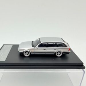 DCM 1:64 BMW E34 TOURING LOWRIDE SILVER  NOVEDAD