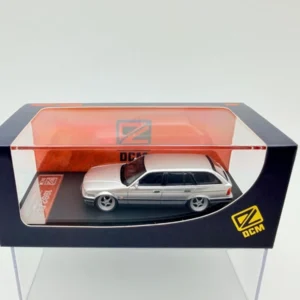 DCM 1:64 BMW E34 TOURING LOWRIDE SILVER