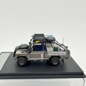 DCM 1:64 LAND ROVER DEFENDER TOMB RAIDER