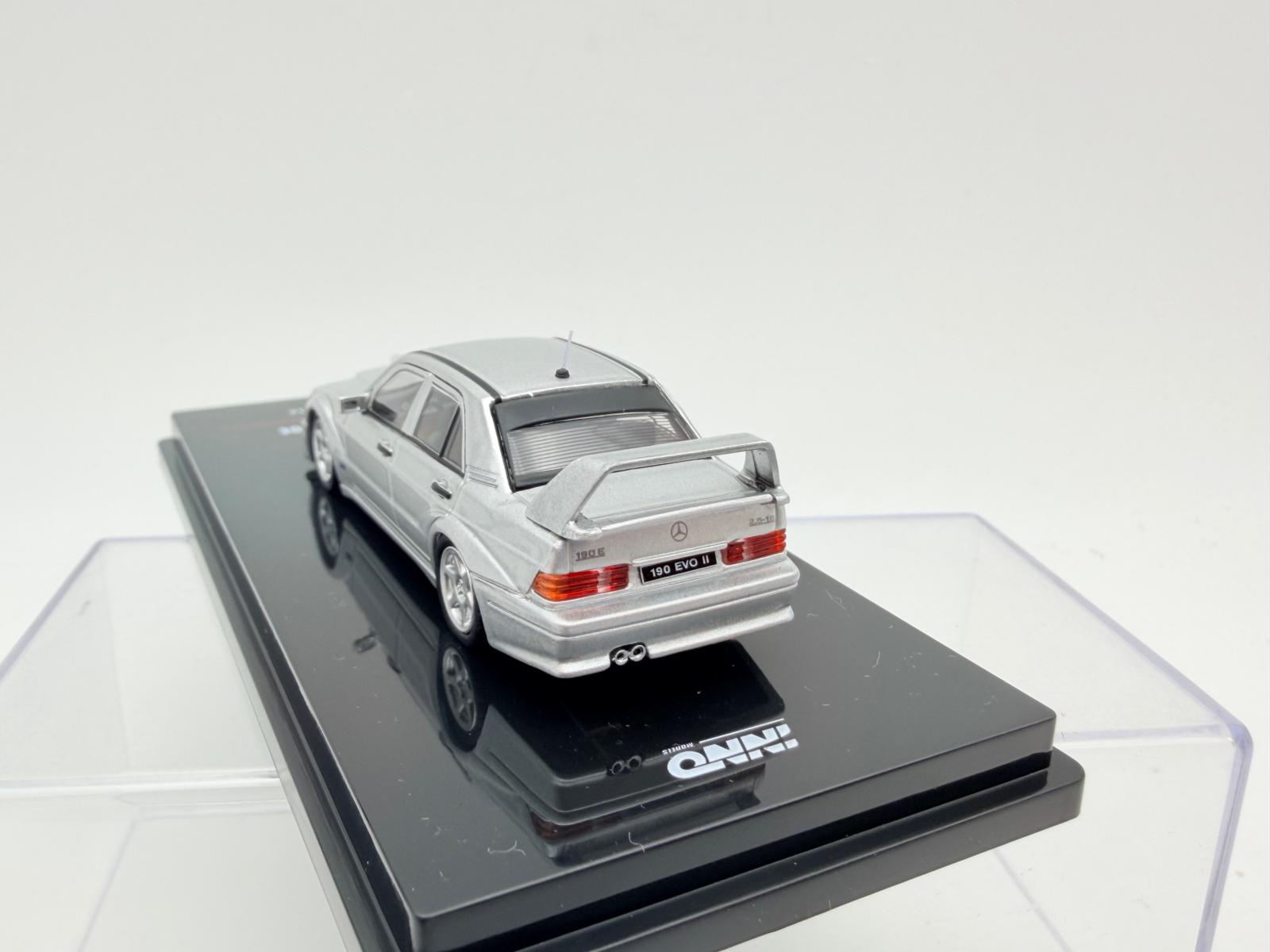 INNO MODELS 1:64 MERCEDES 190E SILVER - Imagen 4