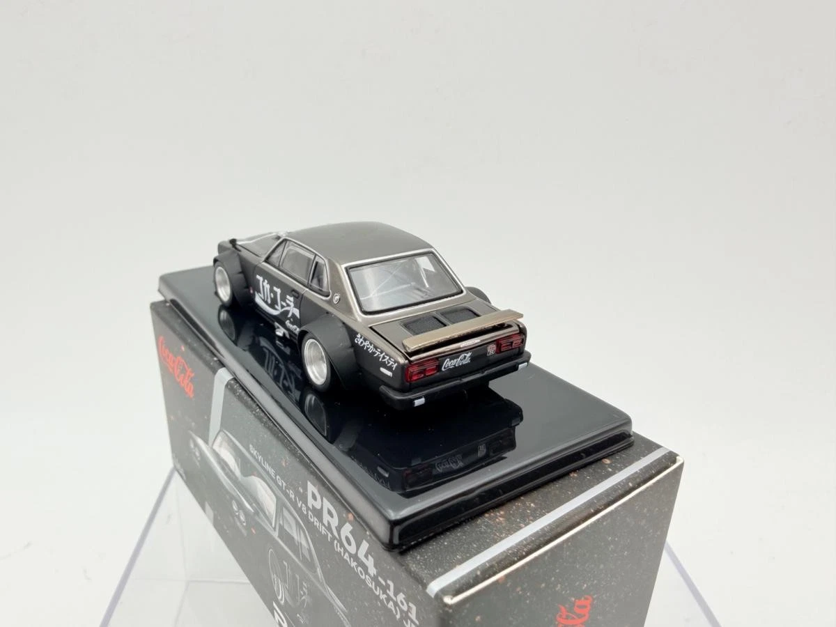 POP RACE 1:64 NISSAN SKYLINE GTR V8 DRIFT HAKOSUKA COCA COLA - Imagen 5