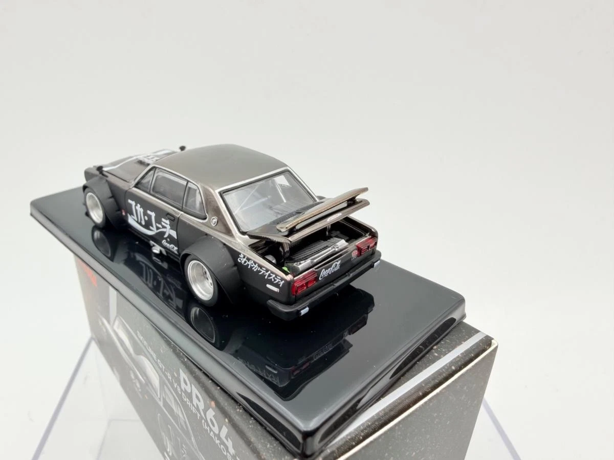 POP RACE 1:64 NISSAN SKYLINE GTR V8 DRIFT HAKOSUKA COCA COLA - Imagen 4