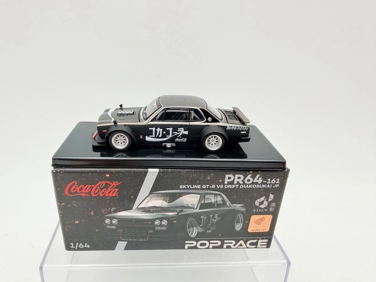 POP RACE 1:64 NISSAN SKYLINE GTR V8 DRIFT HAKOSUKA COCA COLA
