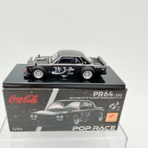 POP RACE 1:64 NISSAN SKYLINE GTR V8 DRIFT HAKOSUKA COCA COLA