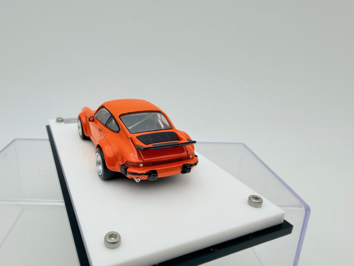 SC ART 1:64 PORSCHE 934 ORANGE NOVEDAD - Imagen 3