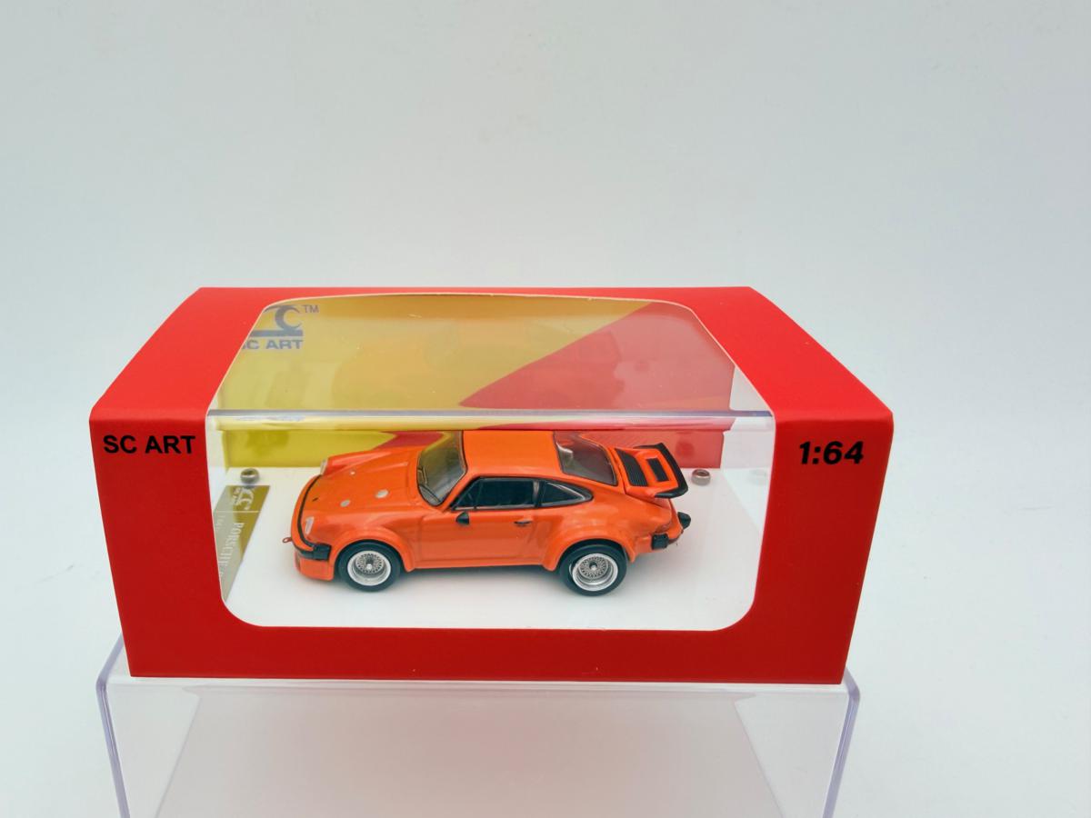 SC ART 1:64 PORSCHE 934 ORANGE NOVEDAD - Imagen 4