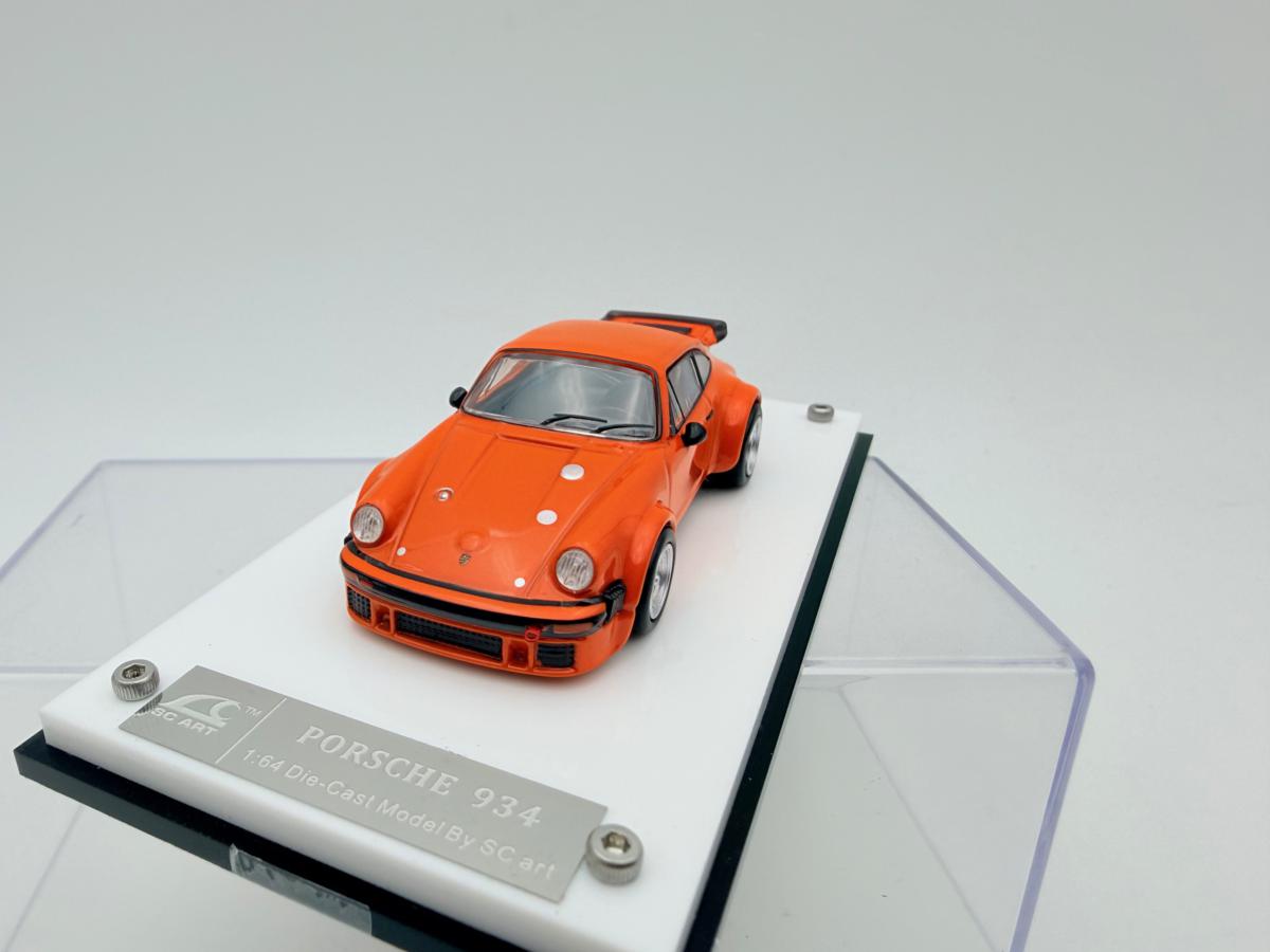 SC ART 1:64 PORSCHE 934 ORANGE NOVEDAD - Imagen 2
