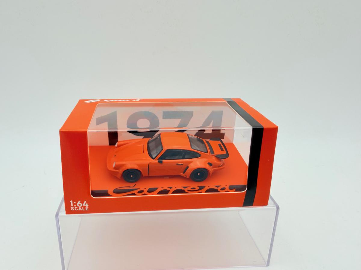 SPARK 1:64 PORSCHE 911 RS 3.0 ORANGE NOVEDAD