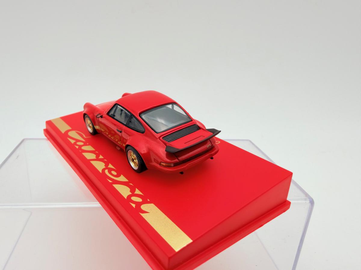 SPARK 1:64 PORSCHE 911 RS 3.0 RED NOVEDAD - Imagen 4