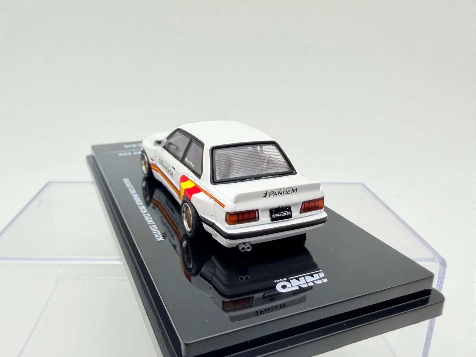 INNO MODELS 1:64 BMW M3 E30 DIECASTCOM MADRID 2026 - Imagen 4