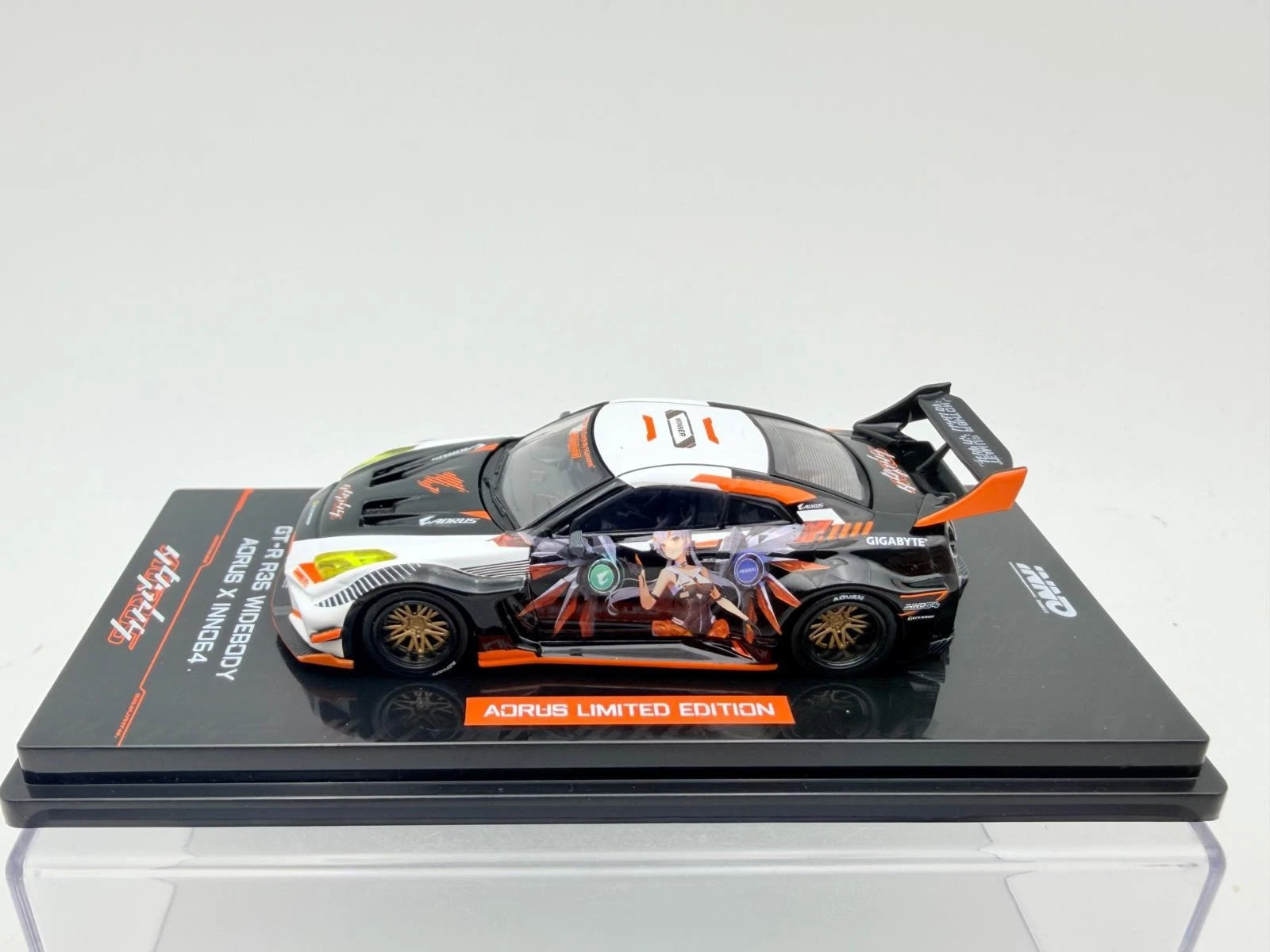 INNO MODELS 1:64 NISSAN GTR R35 AORUS LIMITED EDITION - Imagen 2